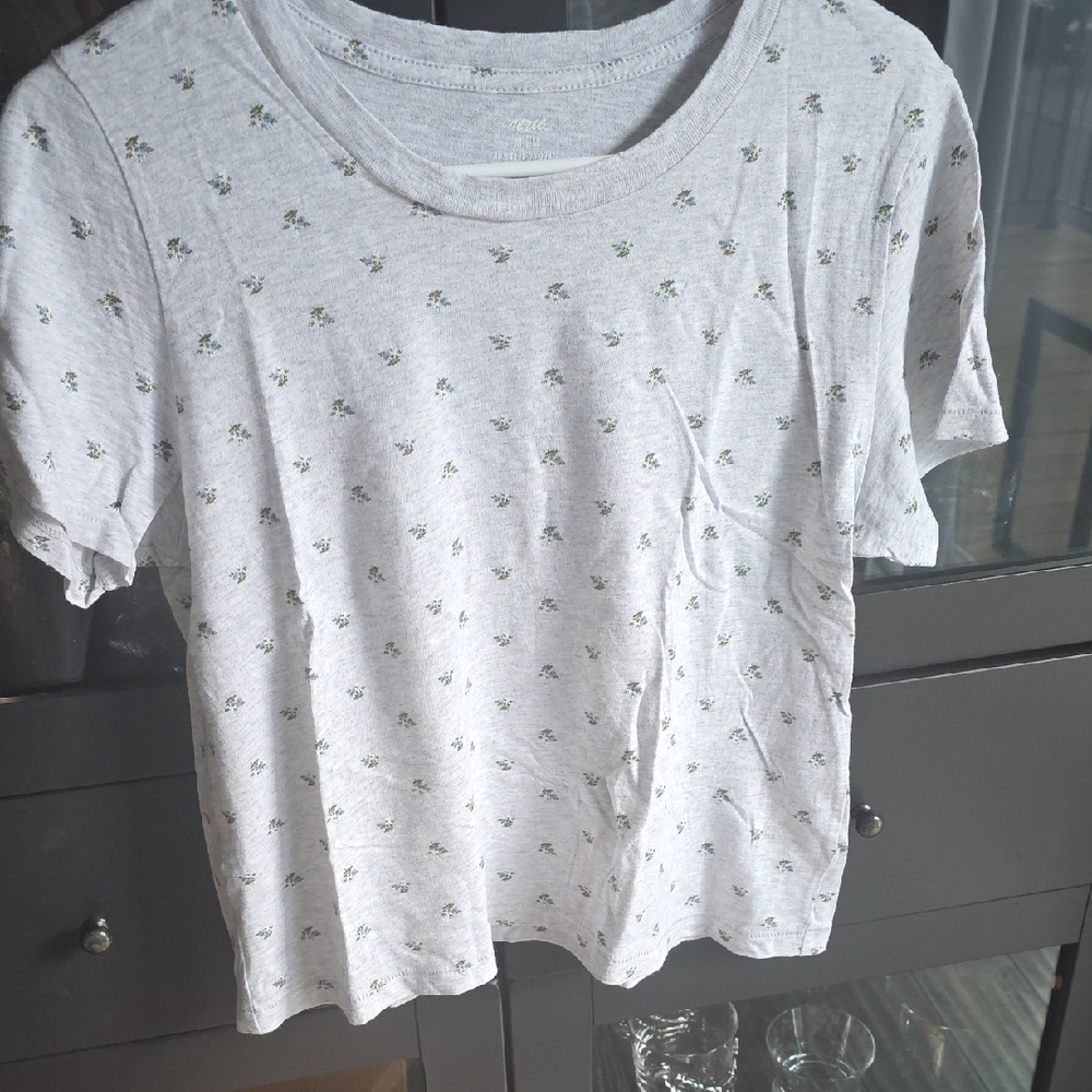 aerie Heather Gray Floral Tee with Tiny Green Blossoms